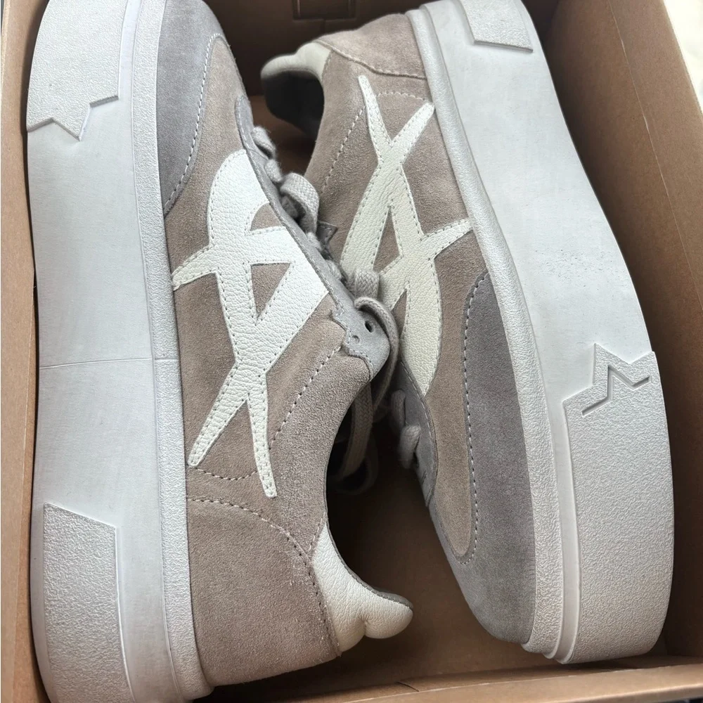 Ash Two-Tone Gray Sneakers